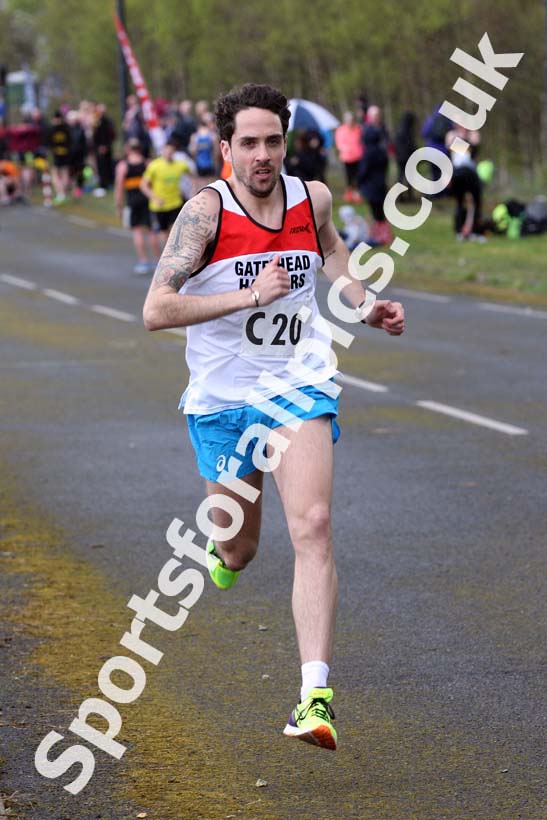 Senior mens relay, Elswick Good Friday Road Races. Photo: David T. Hewitson/Sports for All Pics